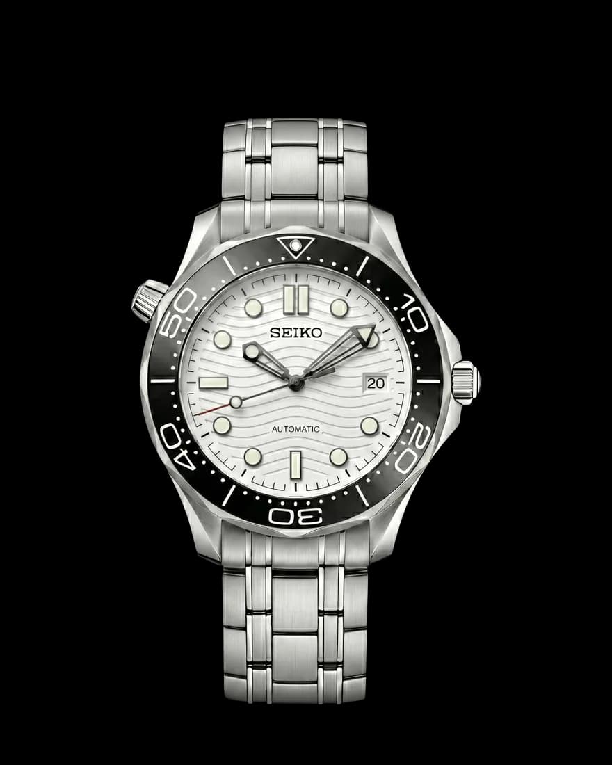Estilo Seamaster · Black & White
